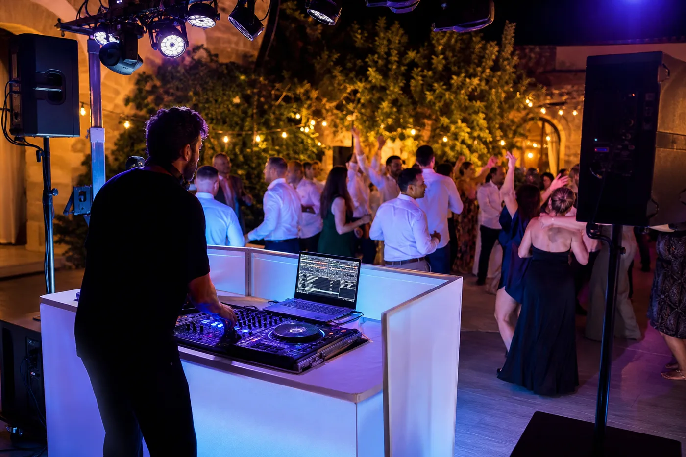 DJ y discoteca móvil en boda